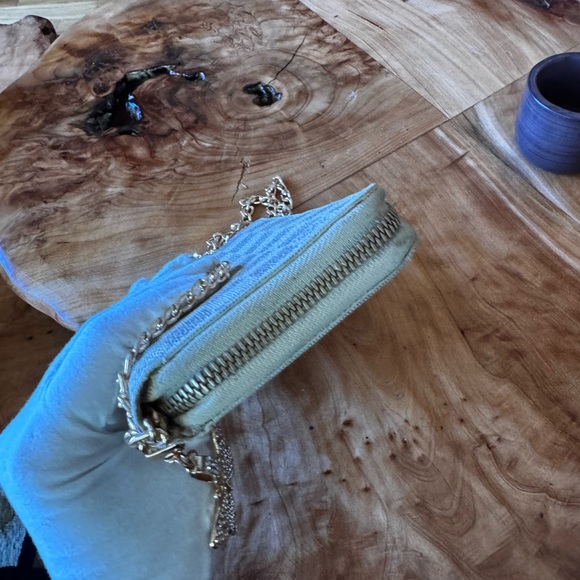 Louis Vuitton
2009 Damier Azur Pattern Zippy Organizer Wallet & unbranded chain - Picture 5 of 17